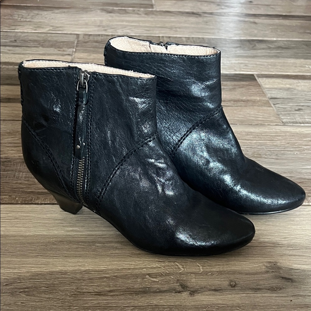 Frye Steffi Zip Bootie in Black Size 7.5